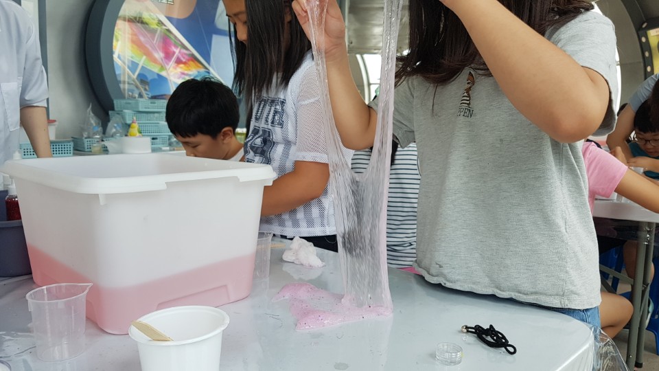 [대전마케팅공사] 자석에 반응하는 꾸물꾸물 액괴 만들기 08월 10일 활동사진 썸네일 이미지
