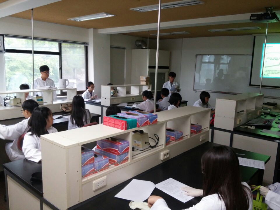 [한남대학교 프로메가BT교육연구원] 야광팔찌만들기 08월 10일 활동사진 썸네일 이미지