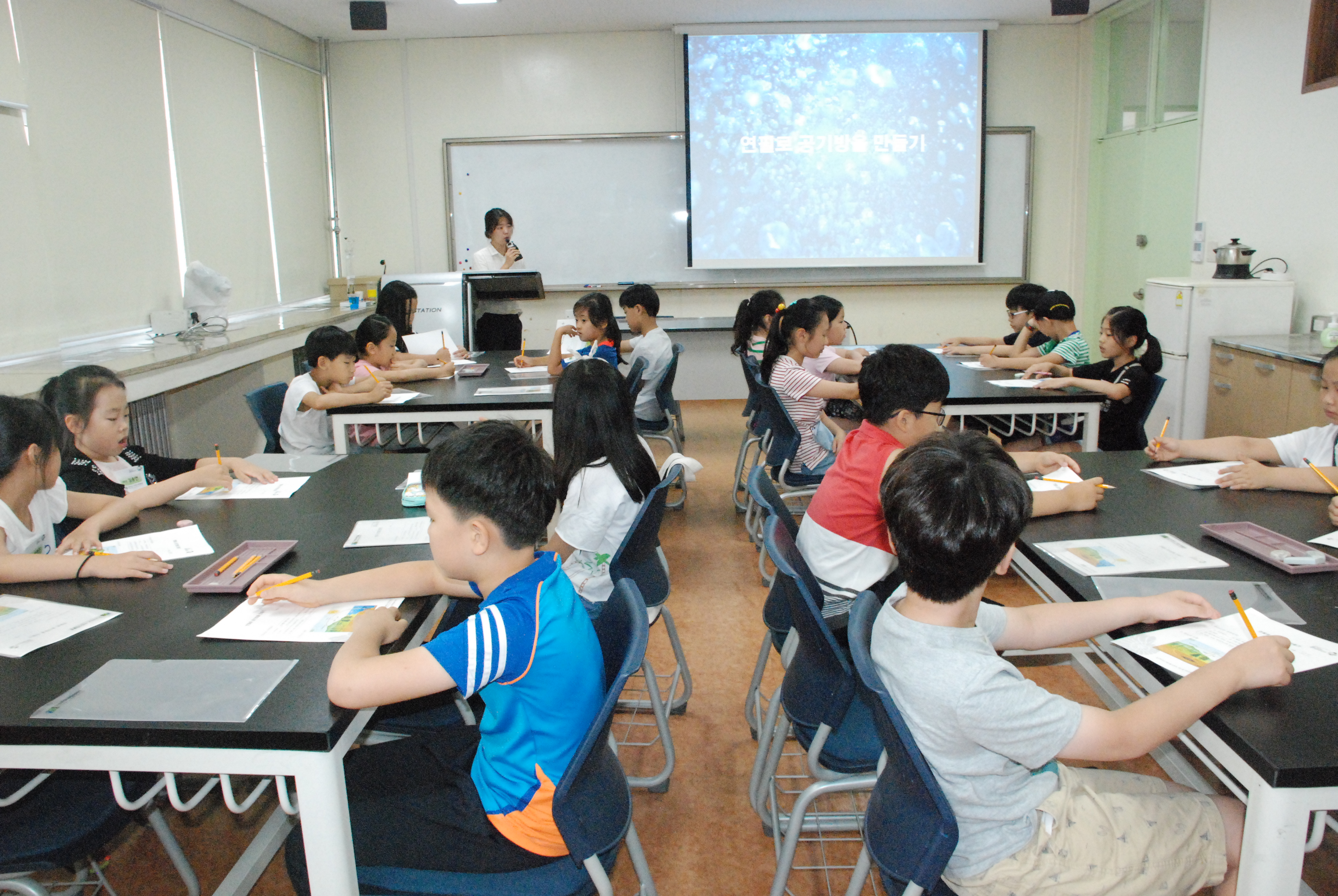 [충남대학교 자연사박물관] 연필로 공기방울 만들기 07월 23일 활동사진 썸네일 이미지