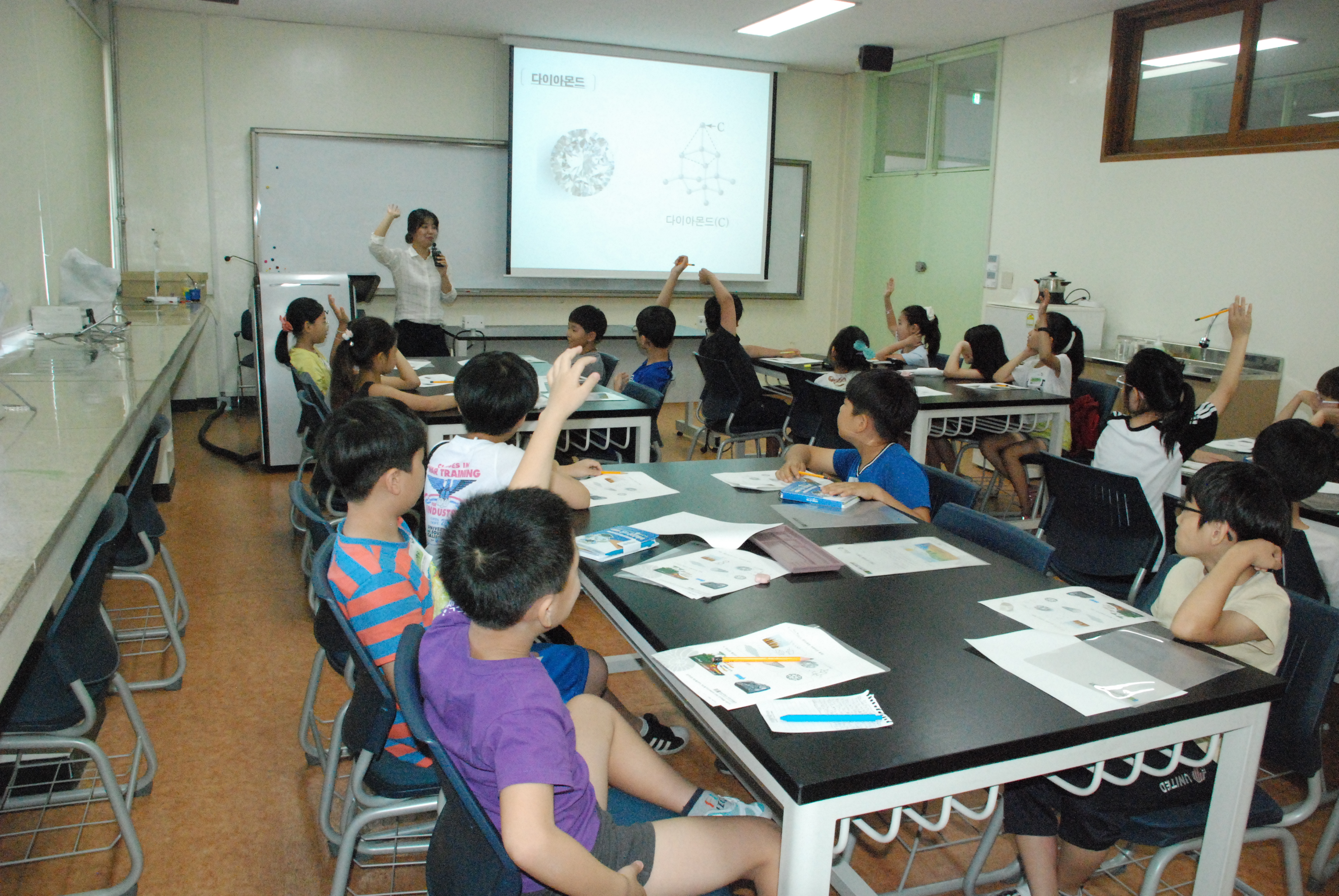 [충남대학교 자연사박물관] 연필로 공기방울 만들기 07월 23일 활동사진 썸네일 이미지