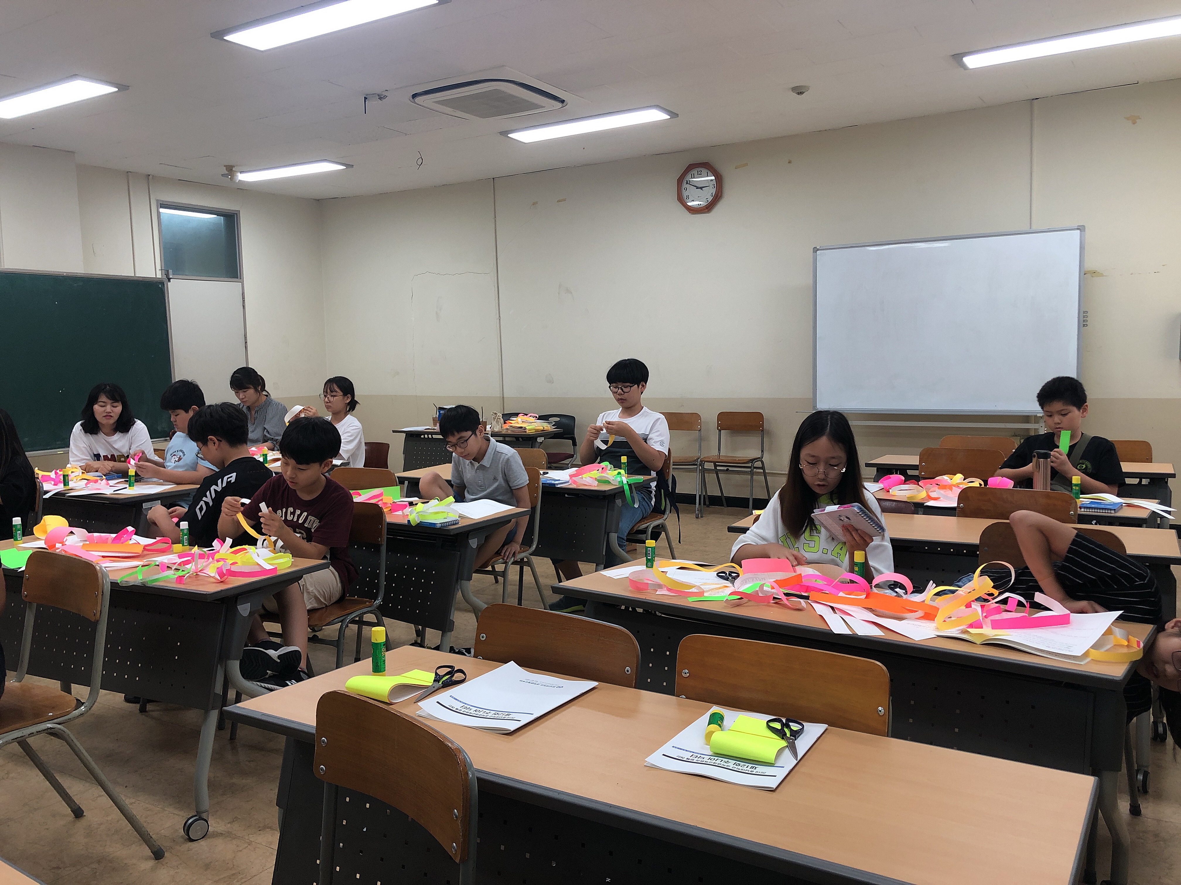 [충남대학교 과학영재교육원] 안과 밖이 없는 세계 07월 25일 활동사진 썸네일 이미지